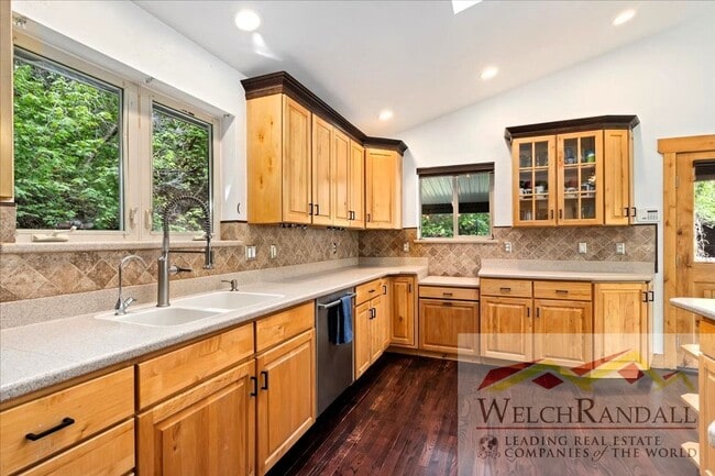 Building Photo - Stunning Emigration Canyon Home - Spacious...