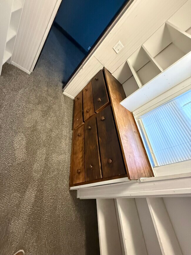 Building Photo - 1201 SW Garfield Ave