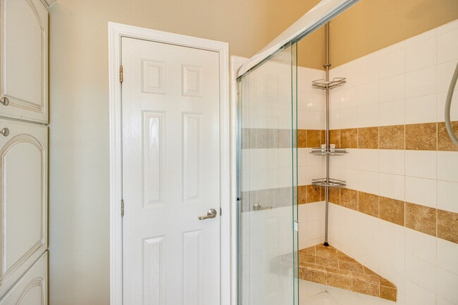 Building Photo - 210 W 2nd Ct