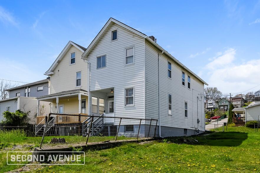 Building Photo - 832 Crest Ave
