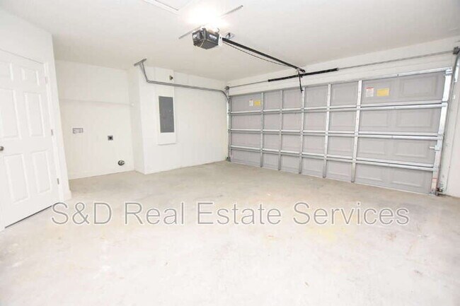Building Photo - 1111 Mercury Dr E