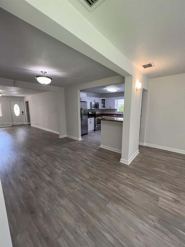 Building Photo - 411 NE 88th St
