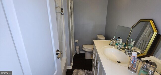 Building Photo - 4 Big Stone Ct