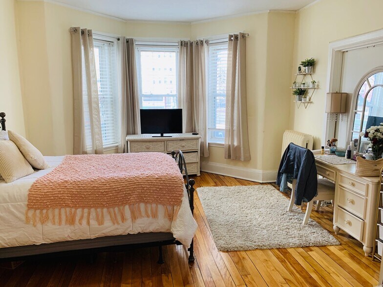 Building Photo - 1288 Commonwealth Ave