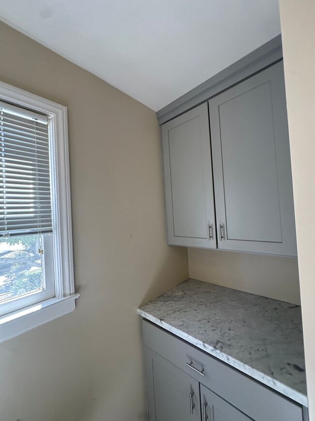 Building Photo - 49-1405