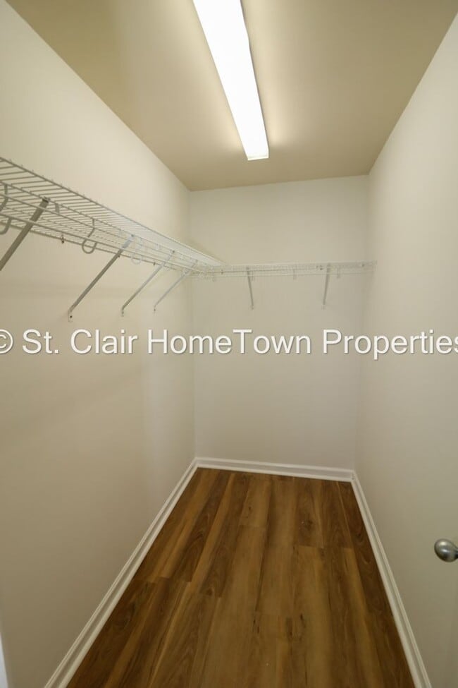 Building Photo - Family Home in Fox Hollow