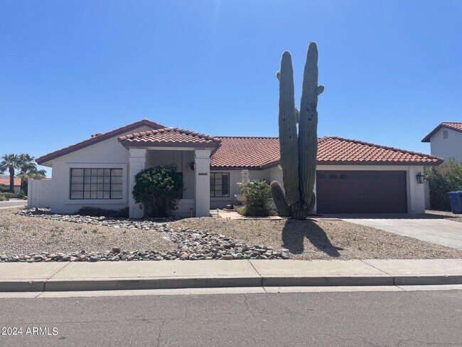 Primary Photo - 839 E Meadow Ln