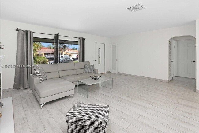 Building Photo - 1510 Hayes St