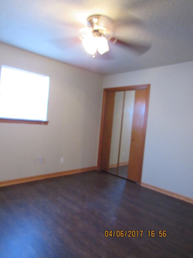 Building Photo - Pet Friendly Home!