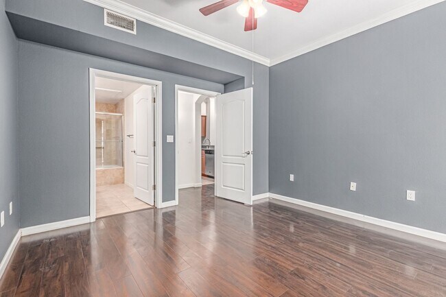 Building Photo - STUNNING UPDATED 1 BED / 1 BATH BILTMORE A...