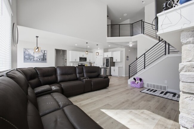 Building Photo - 4633 Sentry Dr