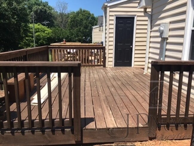 Building Photo - 126 Trailside Ln