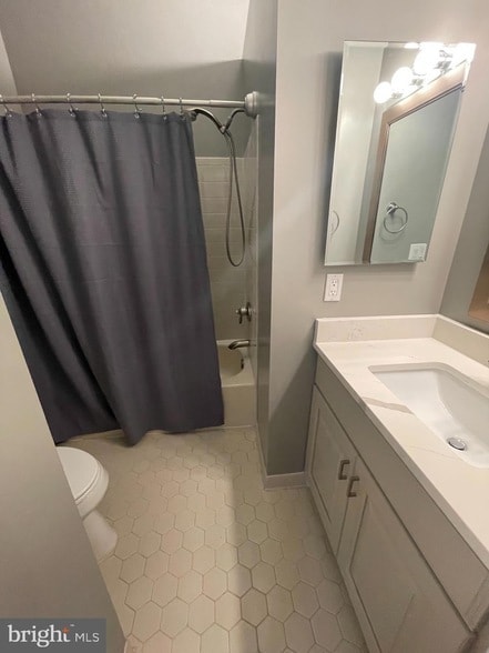 Building Photo - 8012 Merry Oaks Ct