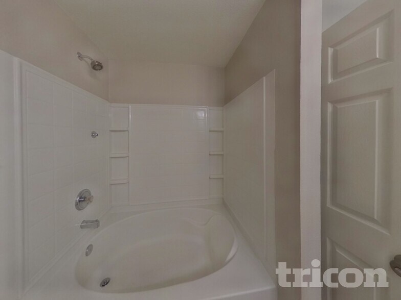Building Photo - 758 Sinclair Dr