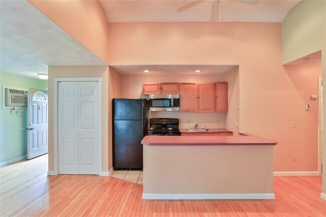 Building Photo - 2840 Hartford Ave