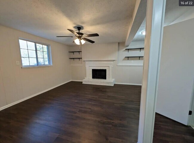 Building Photo - 3414 Dearwood Dr SW