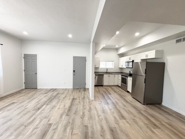 Building Photo - 1090 S 1100 E