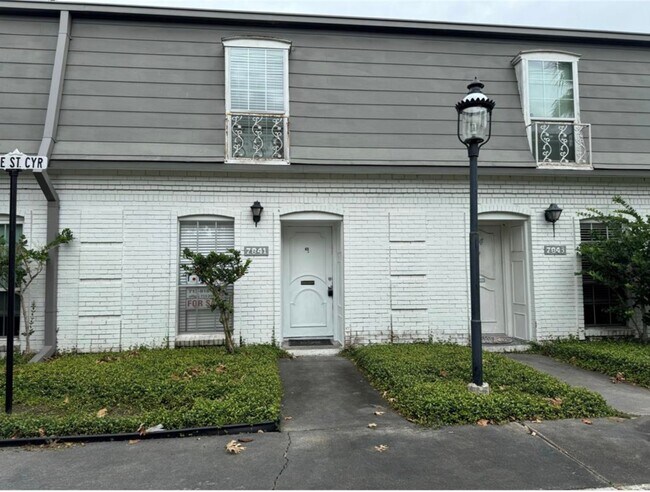 Primary Photo - 7841 Rue St Cyr St