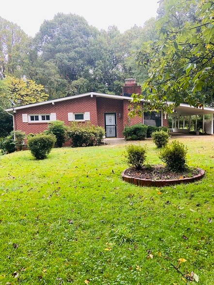 Building Photo - 3818 Pineneedle Dr
