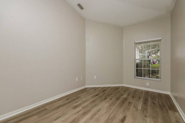 Building Photo - 447 Maple Pointe Dr