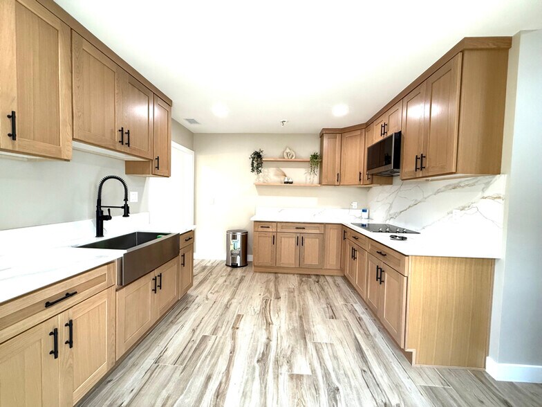 Building Photo - 9382 Bixby Ave