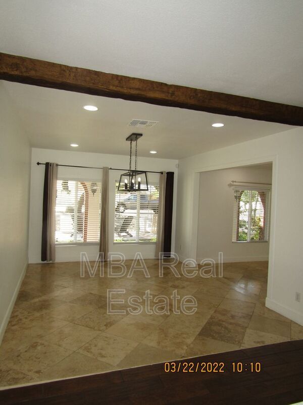 Building Photo - 2802 E Weldon Ave