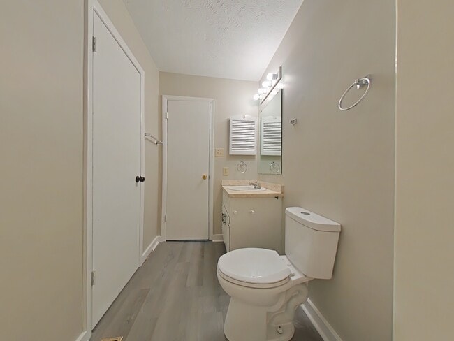 Building Photo - 857 Danish Dr