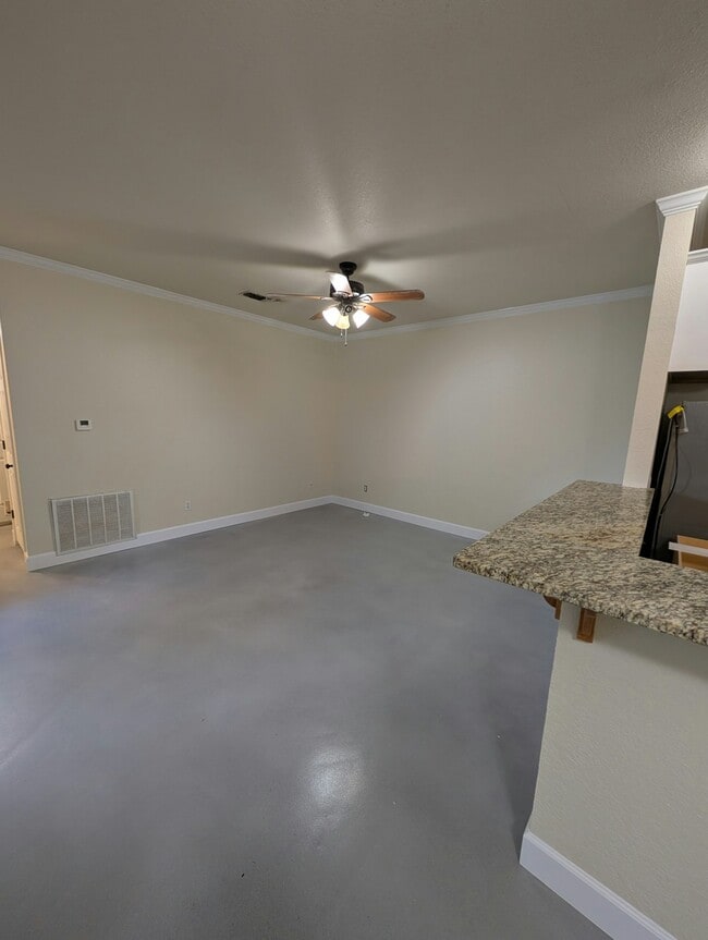 Building Photo - 106 Commercial Dr