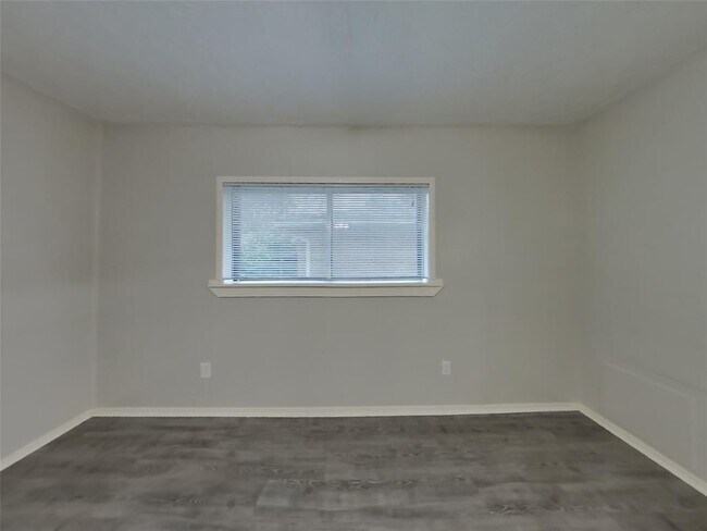 Building Photo - 120 WoodCrest Dr