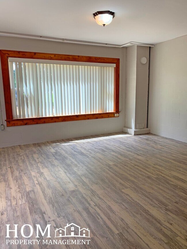 Building Photo - 4br/2ba Country House Available 7/1