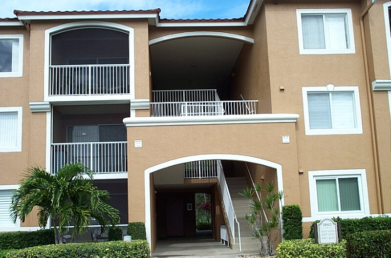 Building Photo - 1865 Florida Club Dr