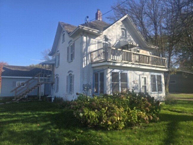 Building Photo - 406 N Bridge St