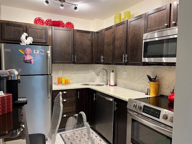 Primary Photo - 1950 N Andrews Ave