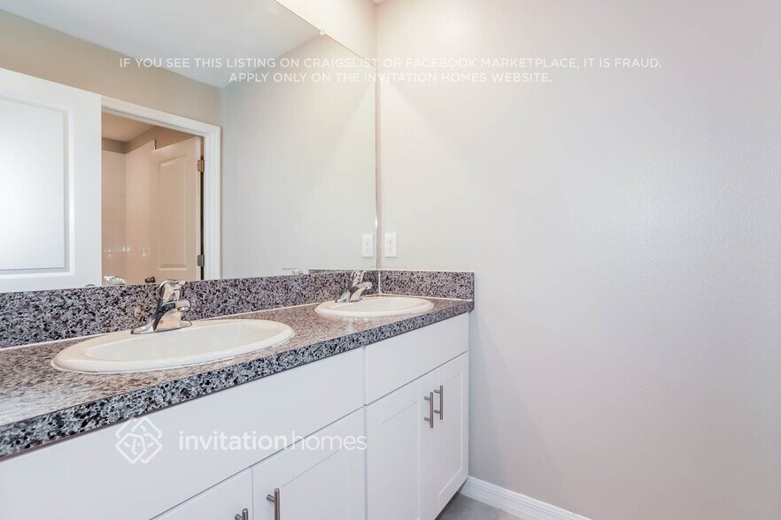 Building Photo - 1580 Blue Rose Dr