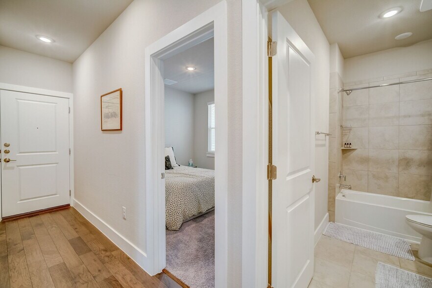 Building Photo - 5407 Jason Dr