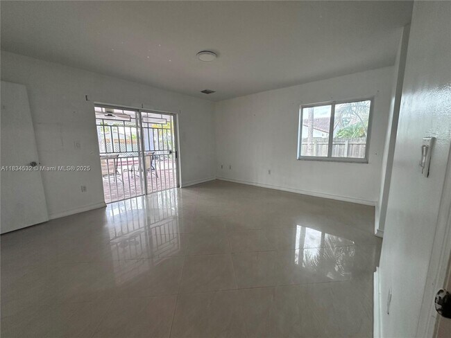 Building Photo - 4908 SW 143rd Ave