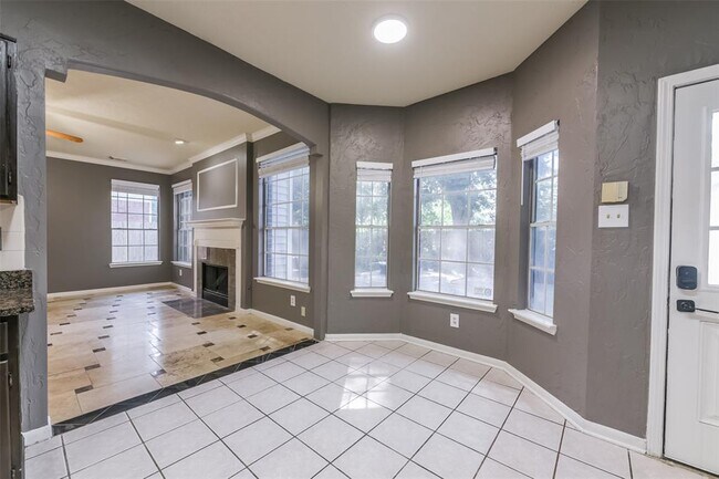 Building Photo - 2509 S Mission Cir