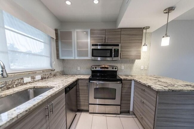 Building Photo - 64 Isle of Venice Dr
