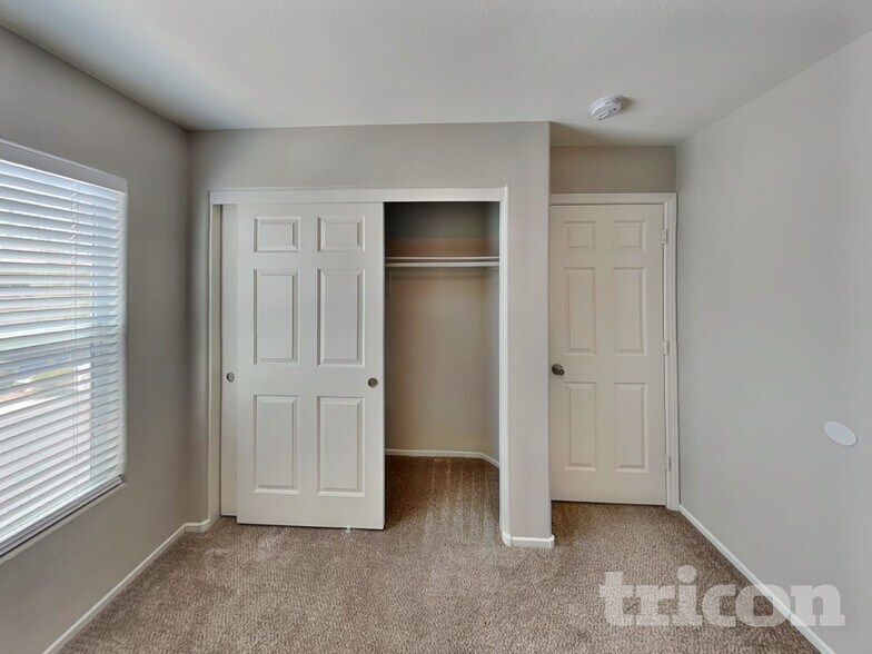 Building Photo - 4928 Blue Bay Ct