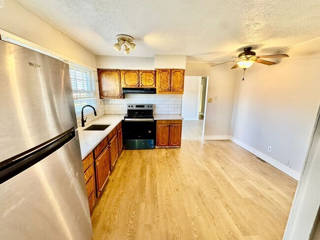 Building Photo - 77 Executive Ln