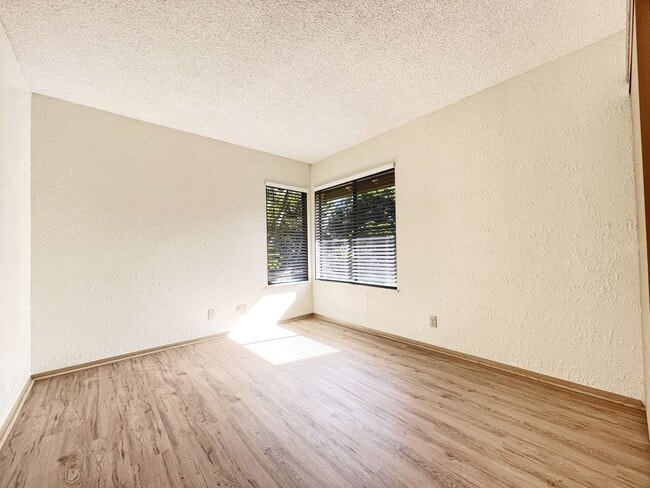 Building Photo - Pet Friendly Aiea Townhouse