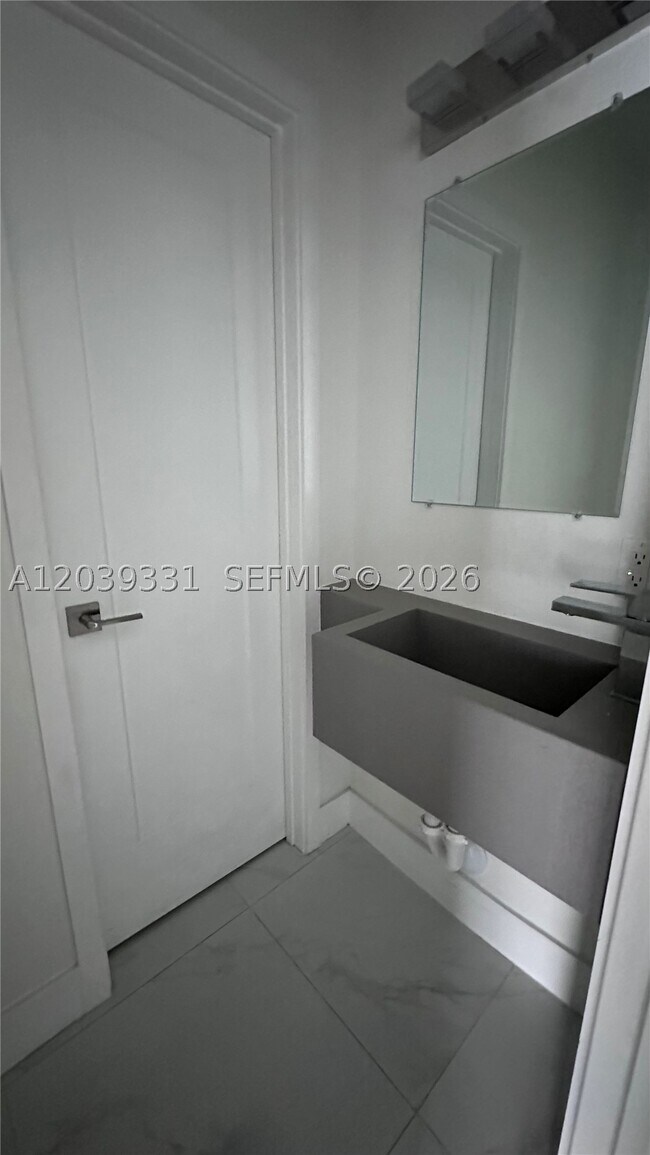 Building Photo - 6410 SW 139th Ave