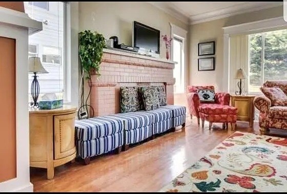 Livingroom - hardwood - 5006 8th Ave NE