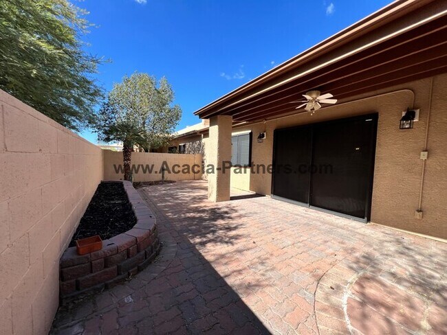Building Photo - Two Bedroom Townhouse