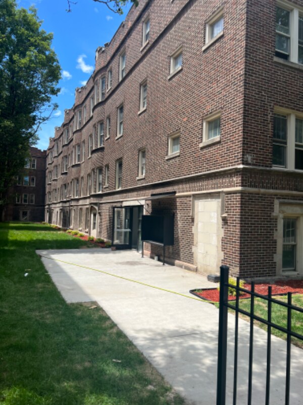 Building Photo - 4400 S Drexel Blvd