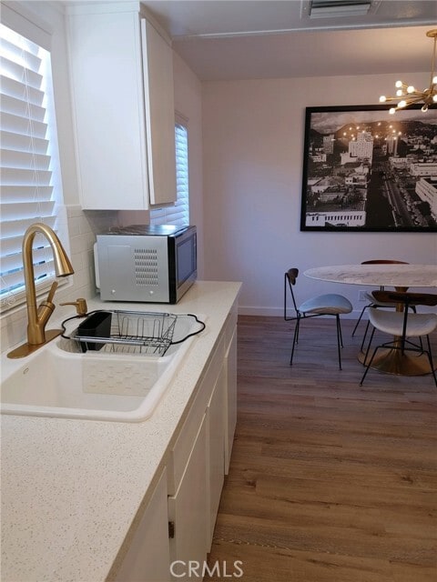 Building Photo - 1421 N Sunrise Way