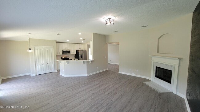Building Photo - 2735 Woodsdale Dr