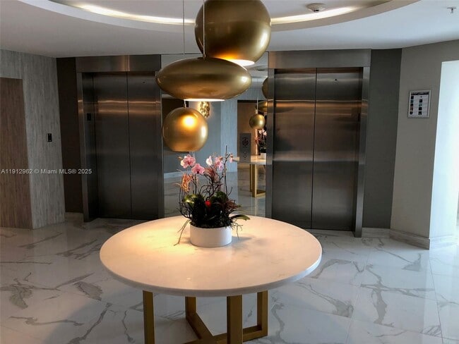 Building Photo - 10275 Collins Ave