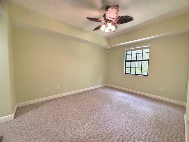Building Photo - Spacious 3 Bed, 2 Bath Condo with 1 Car Ga...