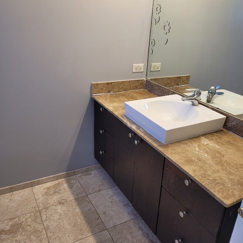 Building Photo - 2440 W Madison St